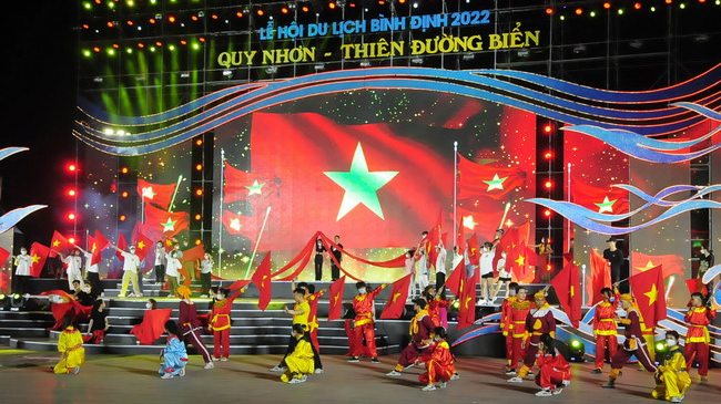 Bình Định: Khai mạc Lễ hội du lịch biển năm 2022 “Quy Nhơn – Thiên đường biển”